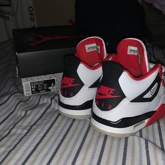 Jordan 4 fire reds - Picture 2 of 5